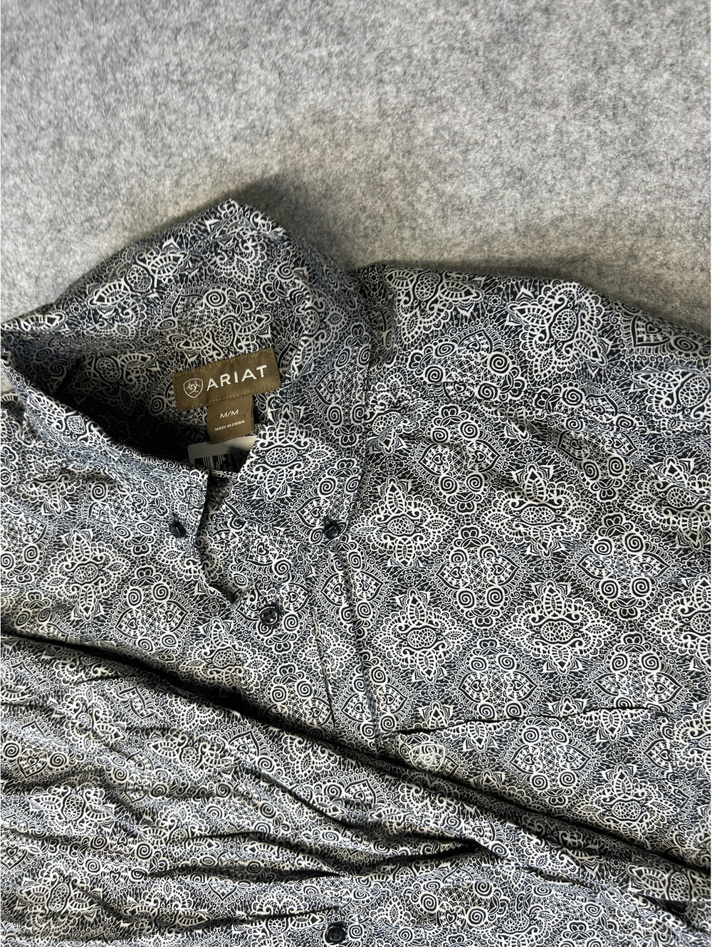Ariat Long Sleeve Button Up Shirt Mens M Black and White Paisley Work Western